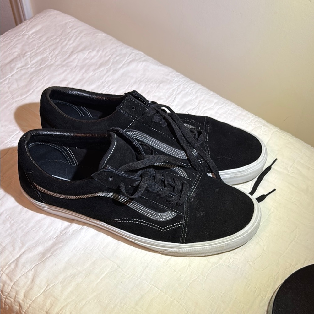 Suede Vans Black and White Old Skool Sneakers - Picture 6 of 7